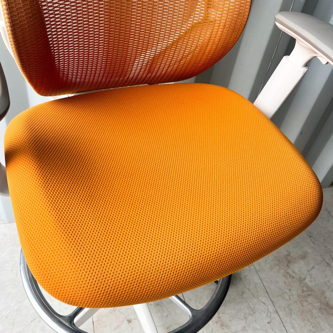 取付無料！オカムラ シルフィー オレンジメッシュ 可動肘掛付きハイチェア✨
