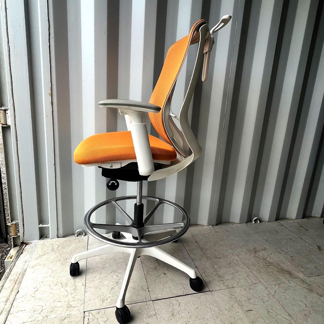 取付無料！オカムラ シルフィー オレンジメッシュ 可動肘掛付きハイチェア✨