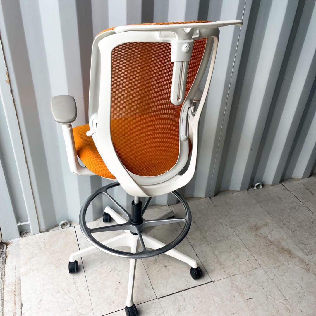 取付無料！オカムラ シルフィー オレンジメッシュ 可動肘掛付きハイチェア✨