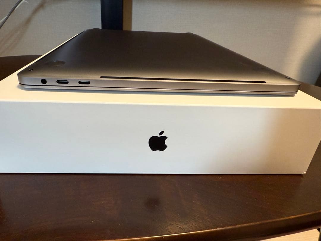 MacBook Pro 13 メモリ16GB Retina SSD512GB