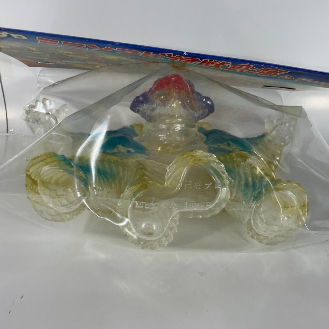 アークティーズ限定 MAX TOY ぺスター クリア成型 ソフビ ウルトラマン