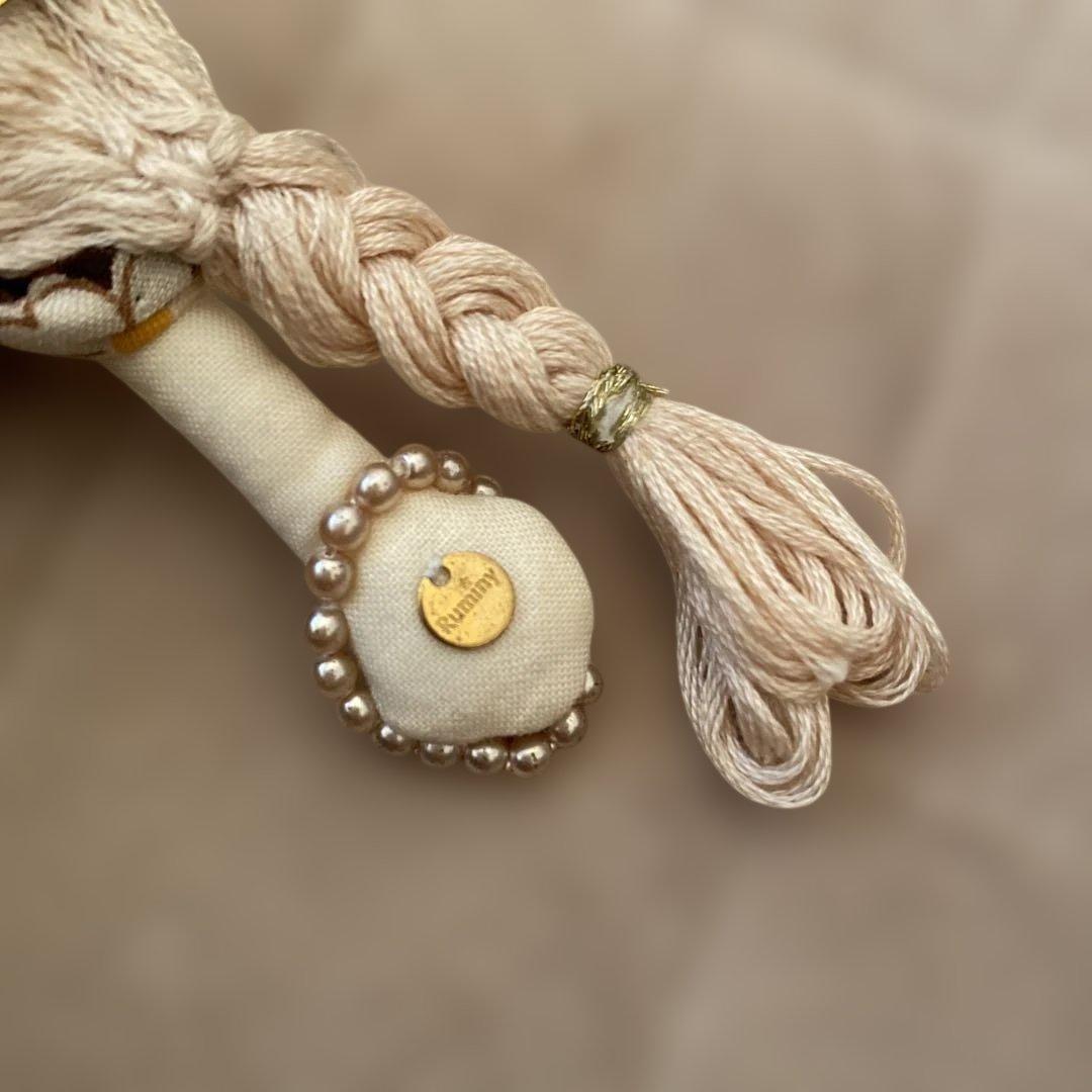 美品　Ruminy お人形チャーム　ブローチ♡