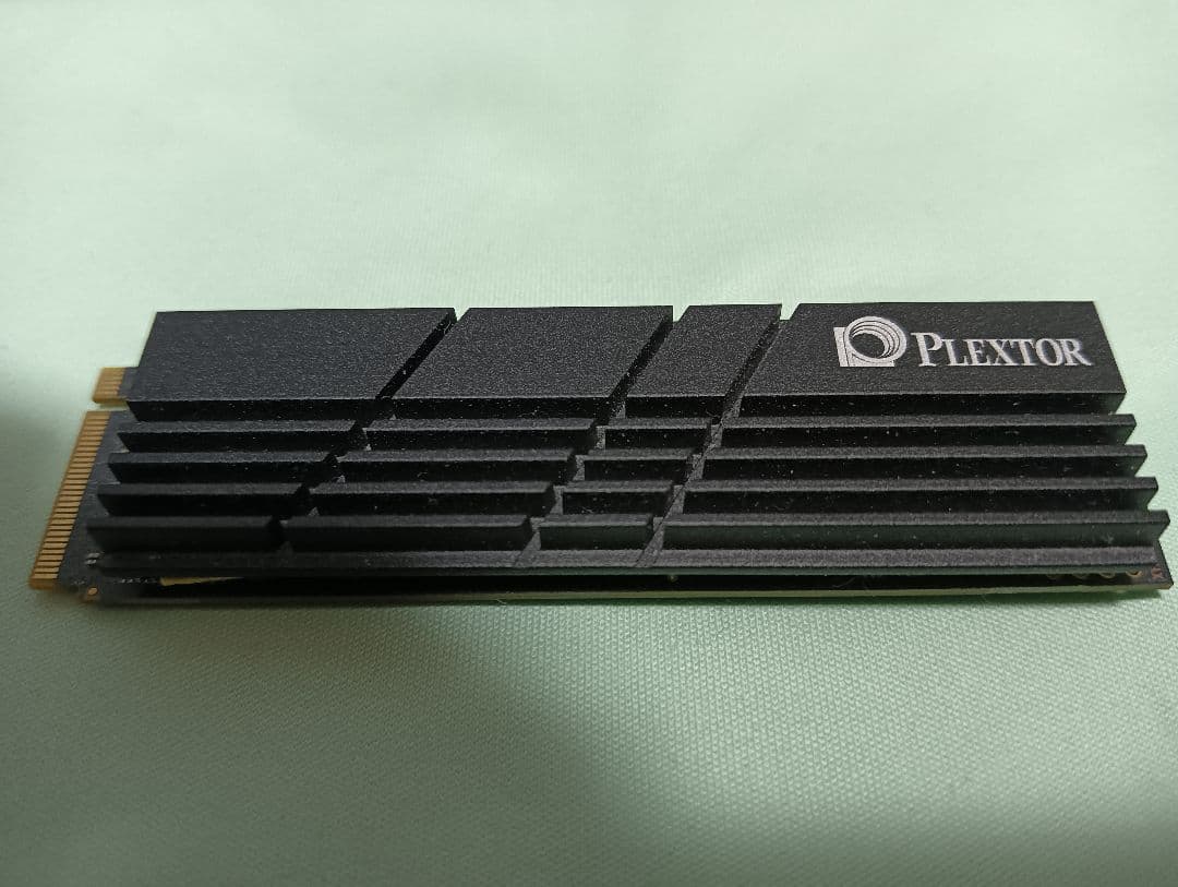 4TB M.2 SSD NVMe ヒートシンク付き