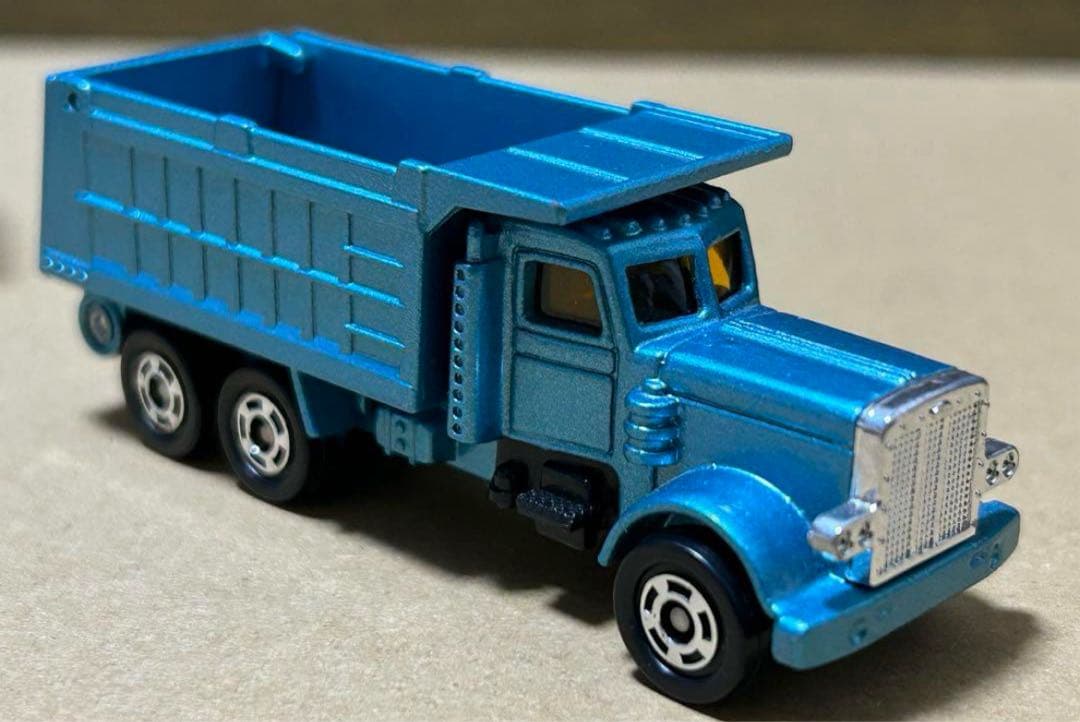 トミカ 青箱 アメリカン ダンプトラック