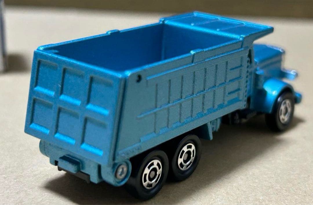 トミカ 青箱 アメリカン ダンプトラック