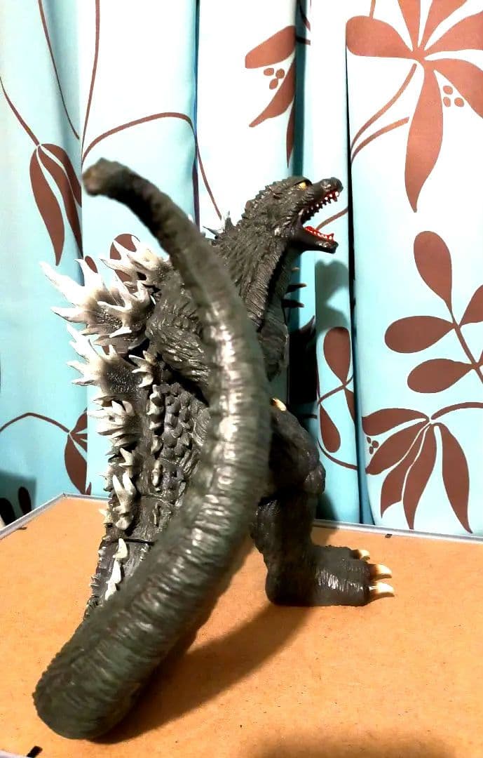 ゴジラフィギュア