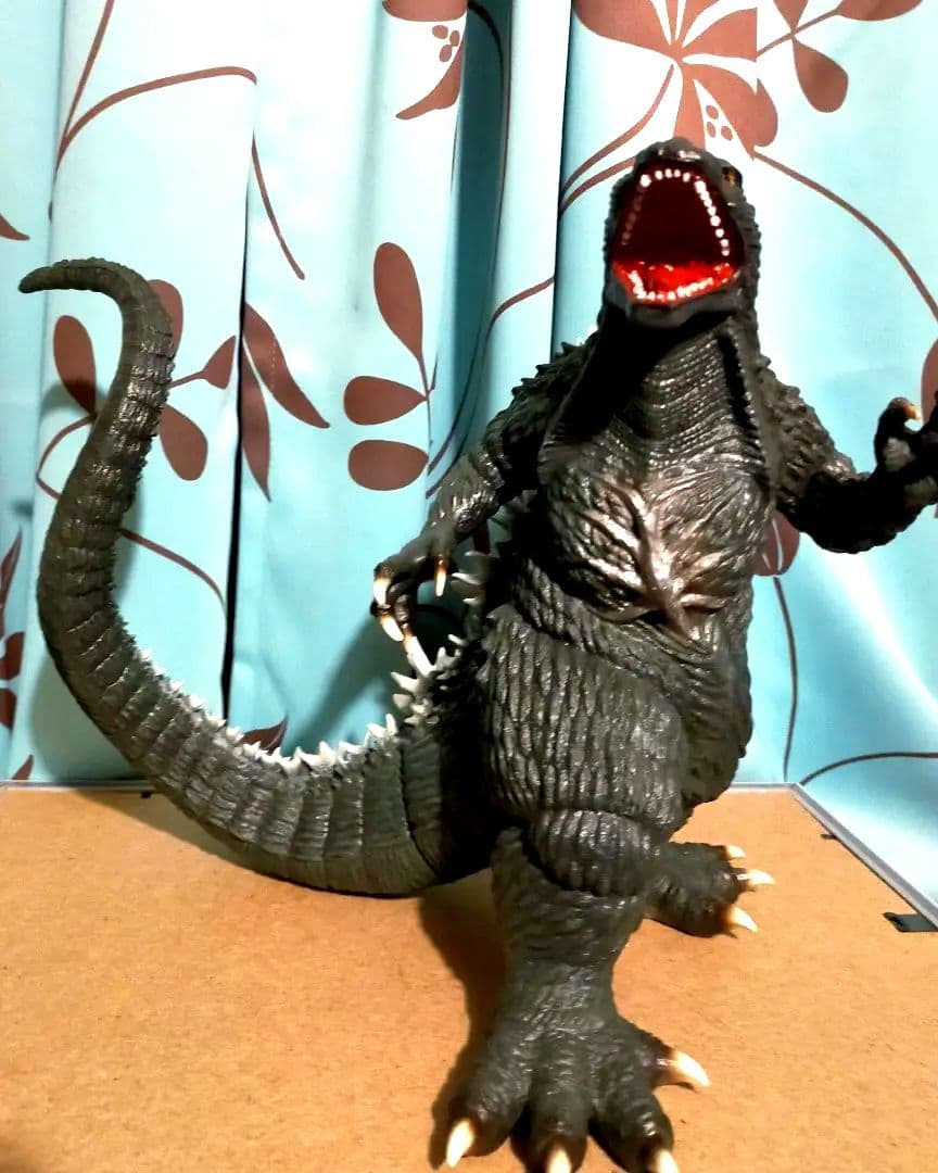 ゴジラフィギュア