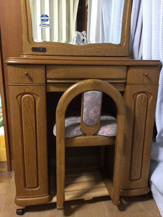 木製両袖ドレッサー　花型ランプ　椅子付き　送料込み