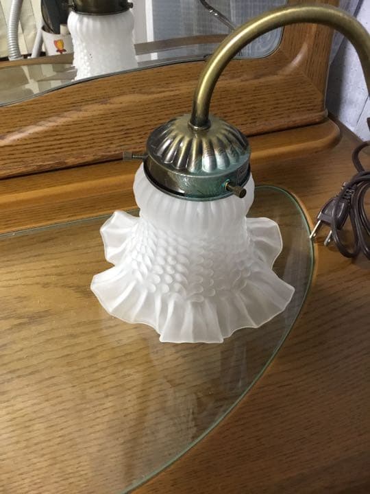 木製両袖ドレッサー　花型ランプ　椅子付き　送料込み