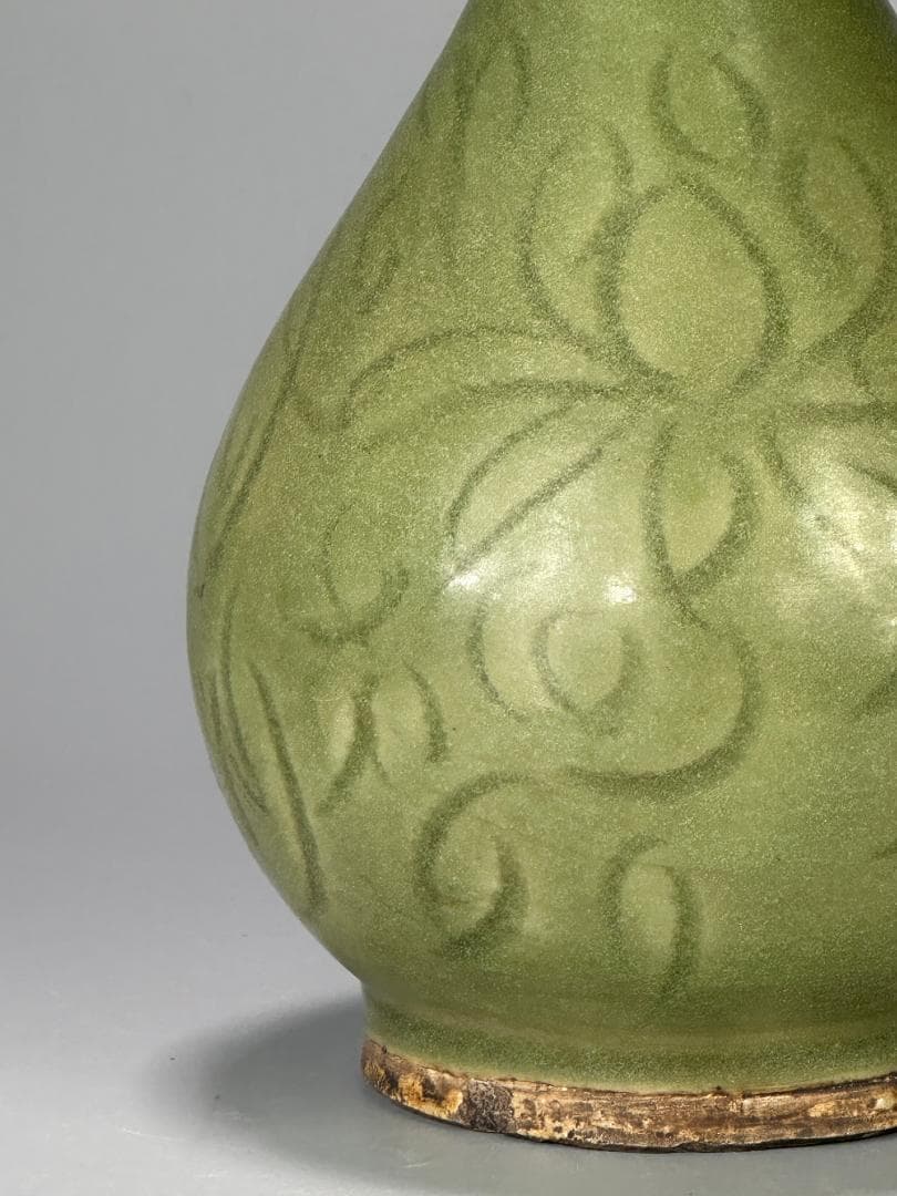 中国美術　明朝　明時代　龍泉窯　花卉文瓶　花瓶花器　花入　唐木台　時代共箱　唐物