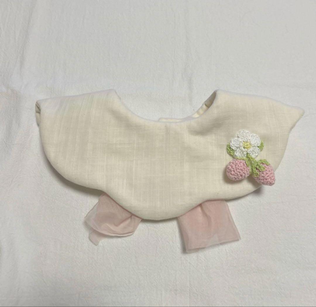 108 ハンドメイドスタイ　いちご　リボン　ベビースタイ