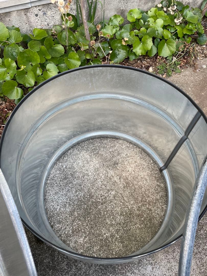 ひー ドラム缶 半切り プランター 上半分