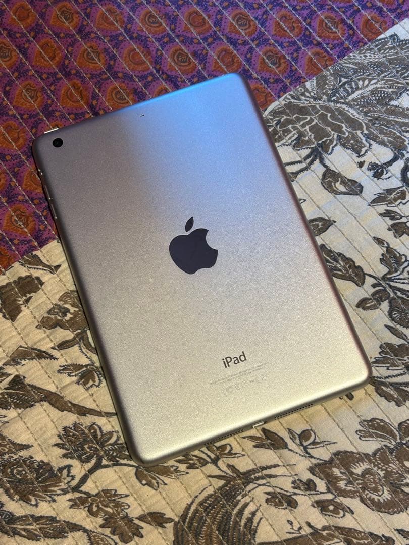 Apple iPad mini 3本体 カバー/ケース付き