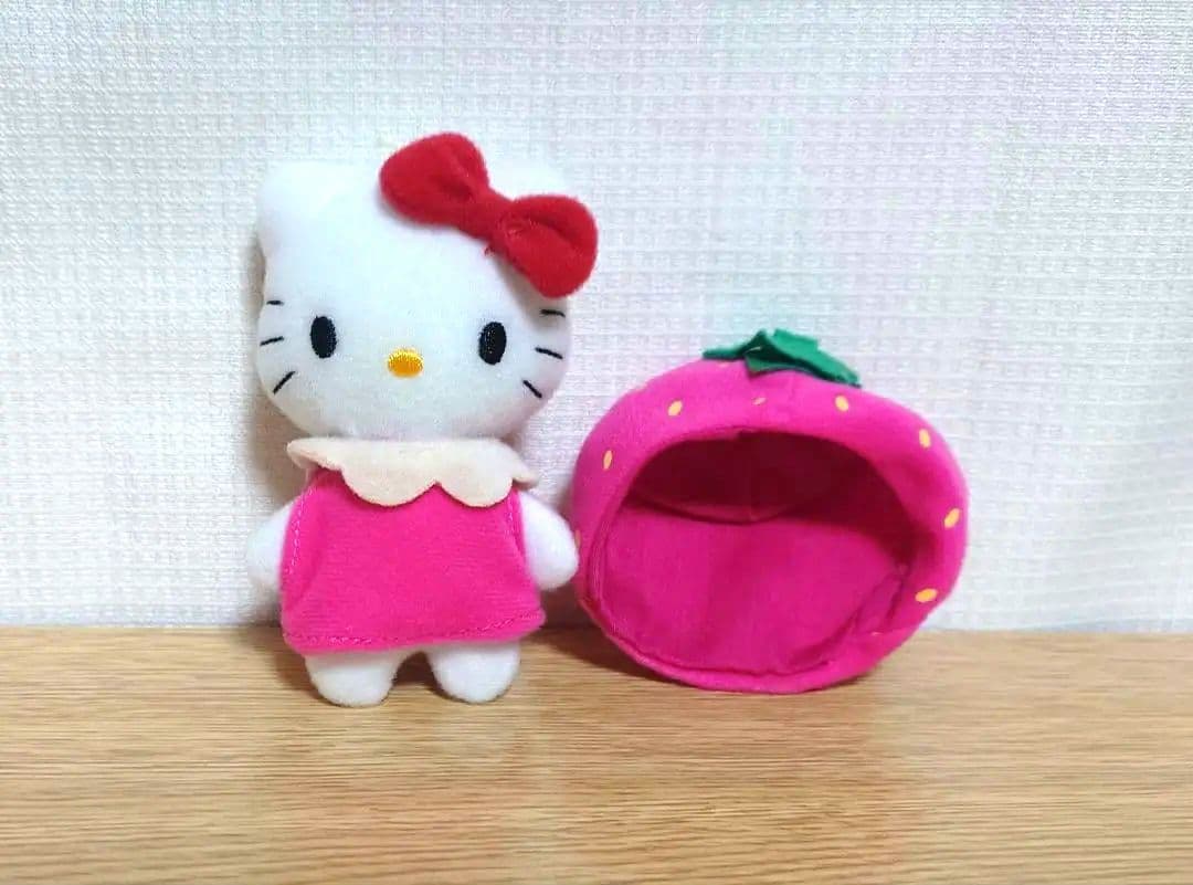 レア　HelloKitty　ハローキティ いちごの帽子 ぬいぐるみ