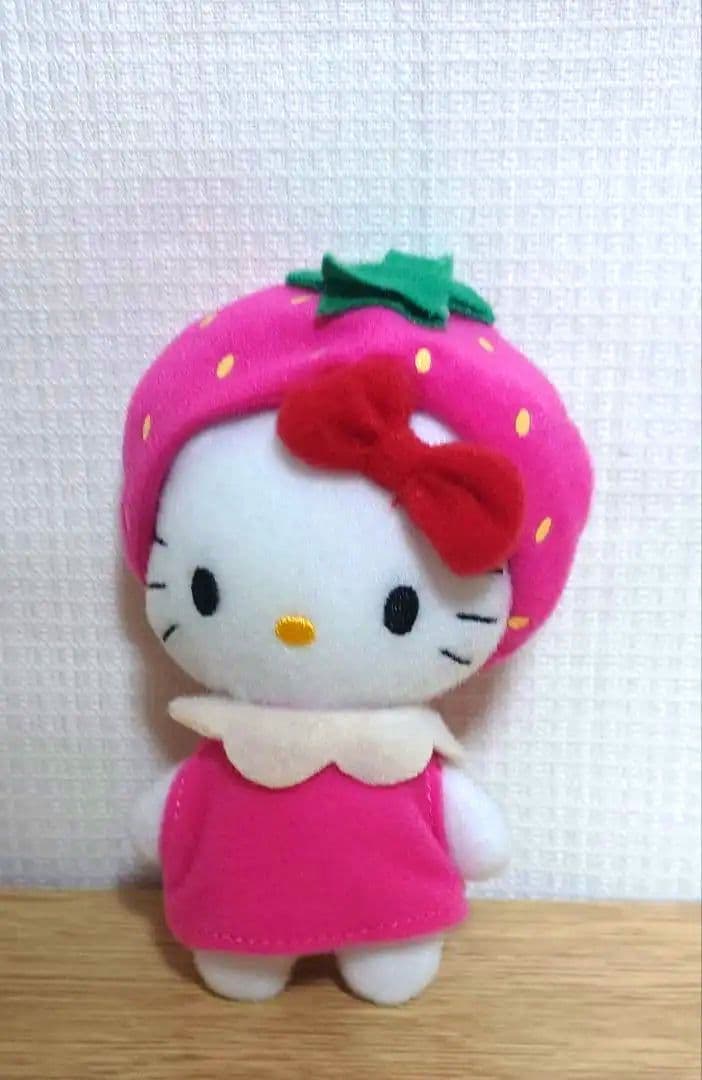 レア　HelloKitty　ハローキティ いちごの帽子 ぬいぐるみ