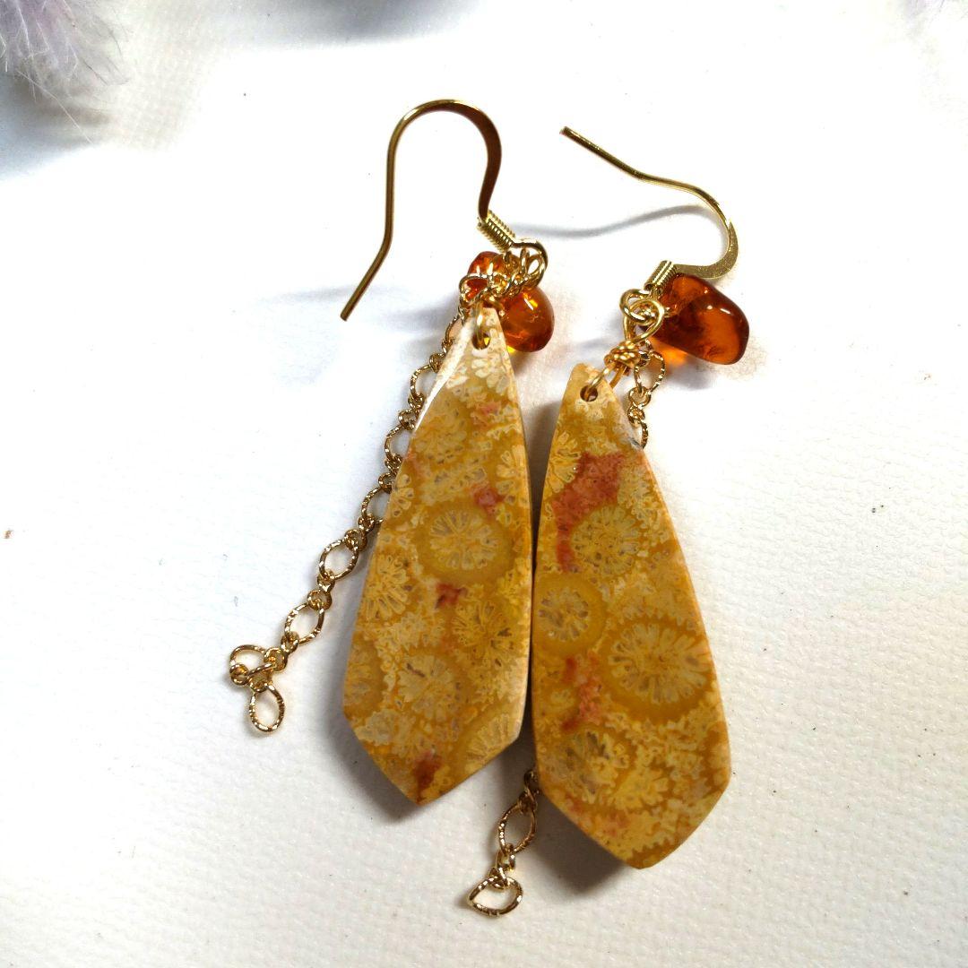 フォシルコーラル、アンバーのピアス