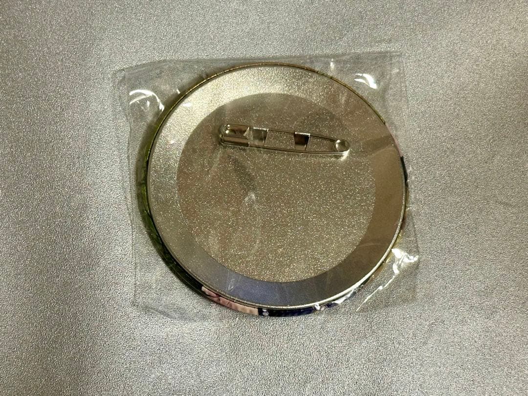 未開封 シルバー ツイステ スケアリー 缶バッジ ホログラム