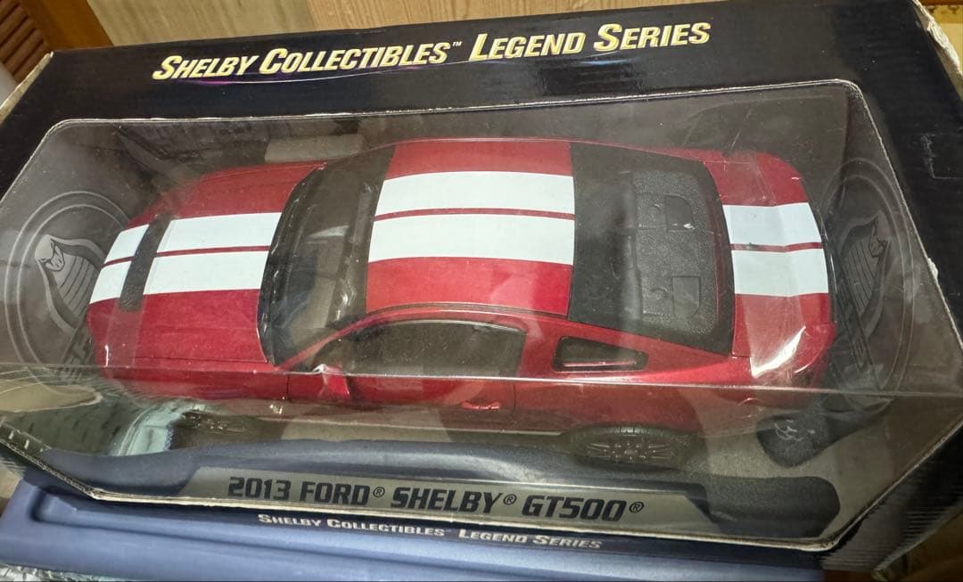 シェルビー マスタング GT500 (1/18) レッド/ホワイトストライプ