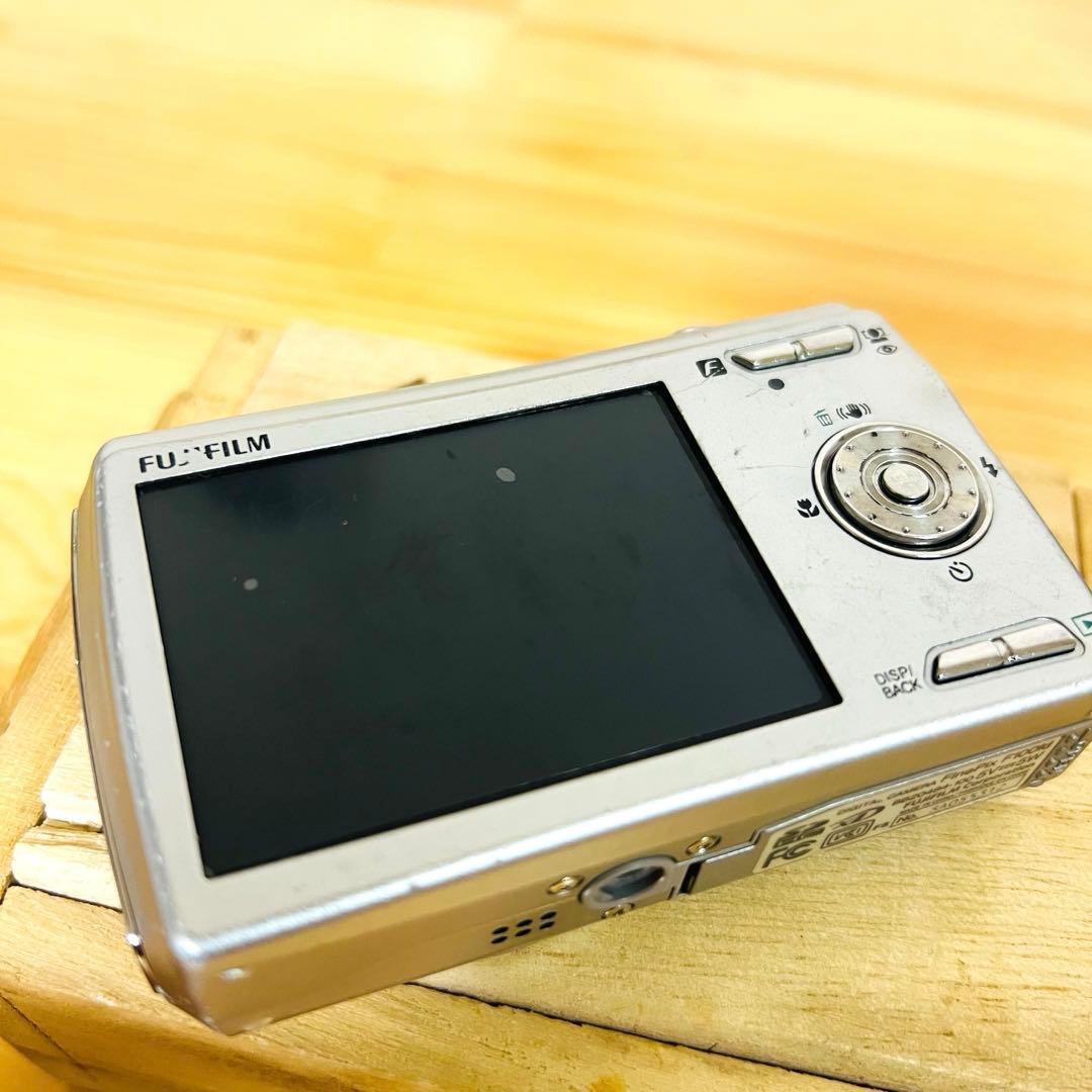 名機　FUJIFILM コンパクトデジタルカメラ FINEPIX F100fd