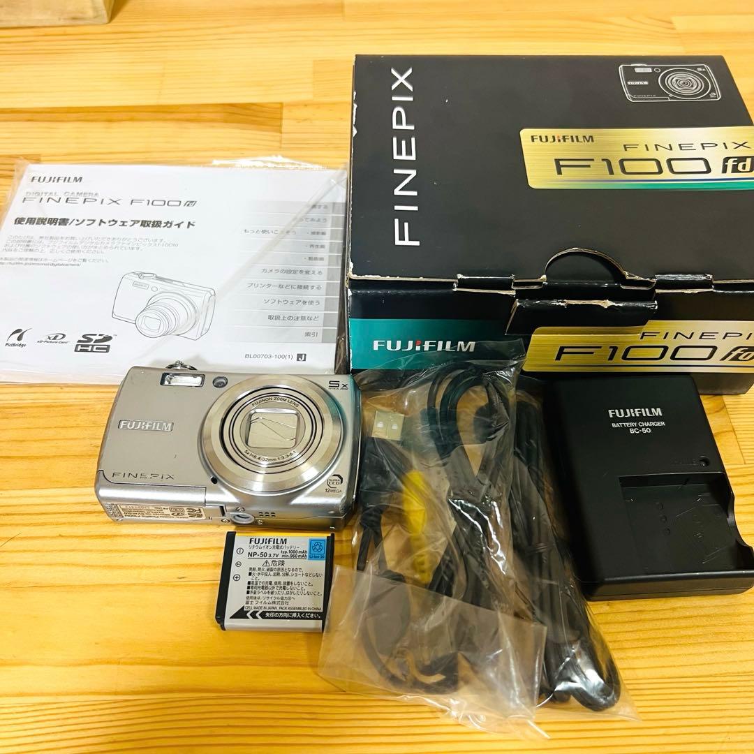 名機　FUJIFILM コンパクトデジタルカメラ FINEPIX F100fd