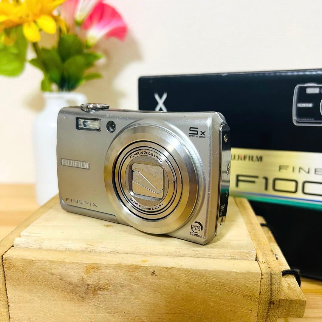 名機　FUJIFILM コンパクトデジタルカメラ FINEPIX F100fd