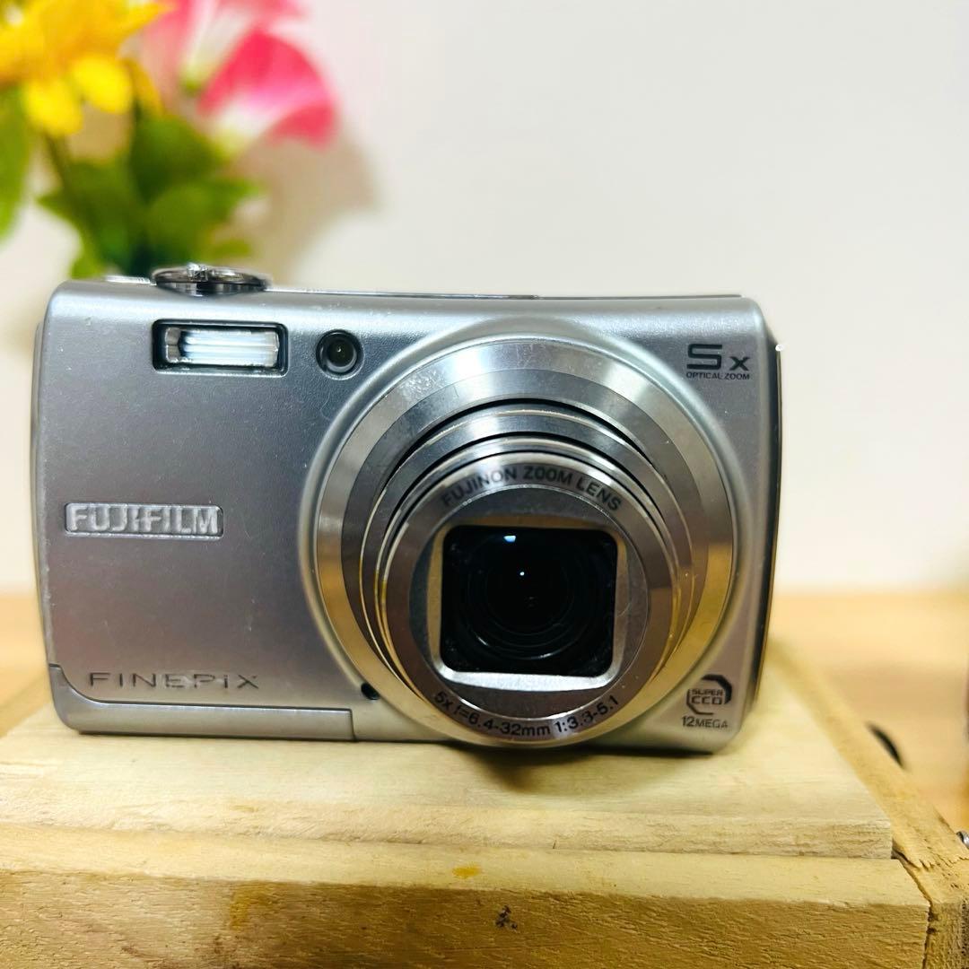 名機　FUJIFILM コンパクトデジタルカメラ FINEPIX F100fd