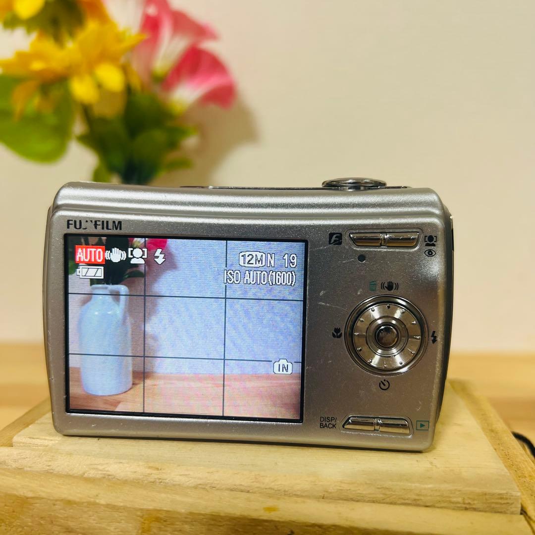 名機　FUJIFILM コンパクトデジタルカメラ FINEPIX F100fd