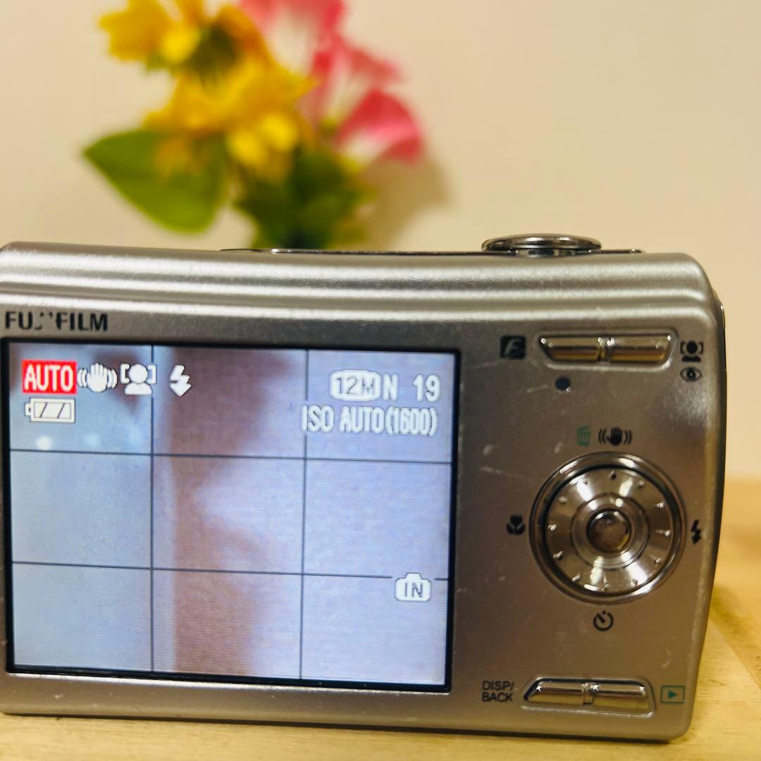 名機　FUJIFILM コンパクトデジタルカメラ FINEPIX F100fd