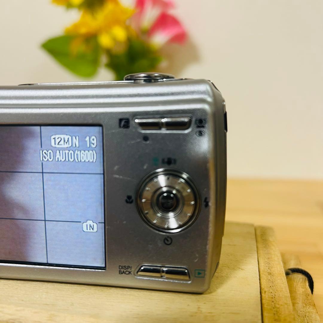 名機　FUJIFILM コンパクトデジタルカメラ FINEPIX F100fd