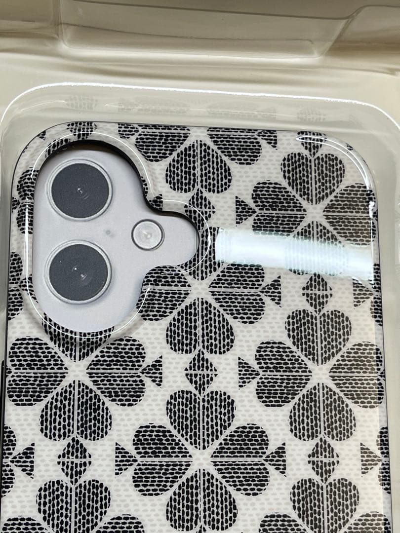 【新品未使用】01 ケイトスペード　iPhone16 スマホケース　カバー