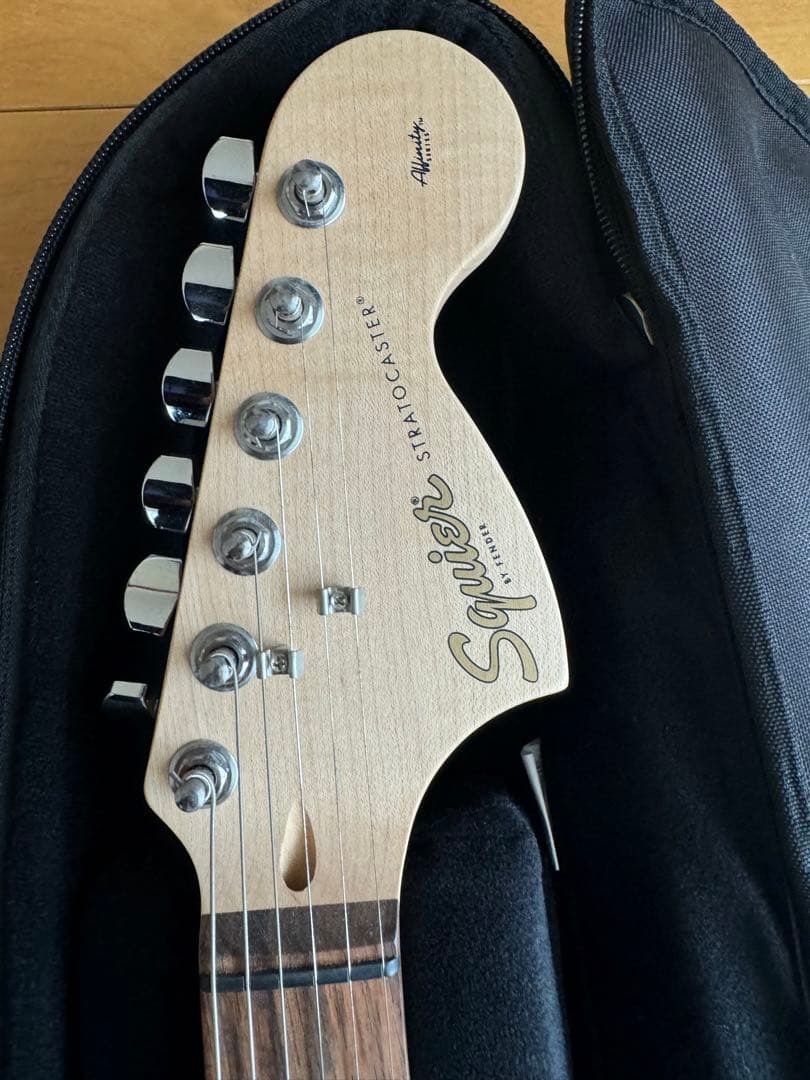 Squier by Fender イスクワイヤーbyフェンダ — エレキギター