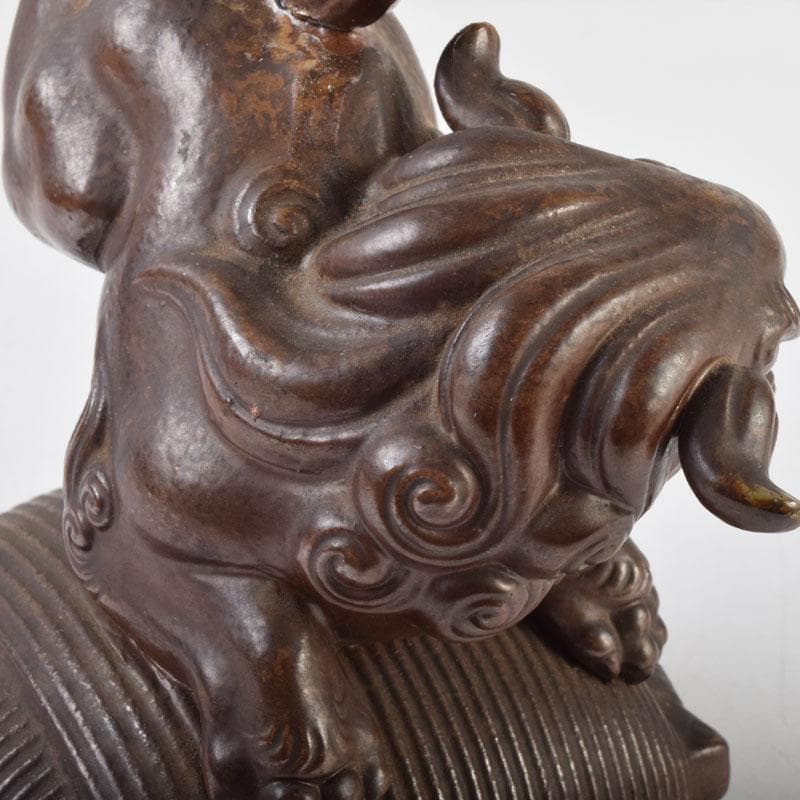 中国　紫砂　朱泥　獅子　置物　在銘　V　8929