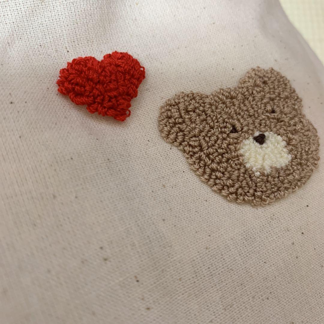 巾着　クマ　刺繍　名前刺繍　もこもこ　コットン　生成　ハート
