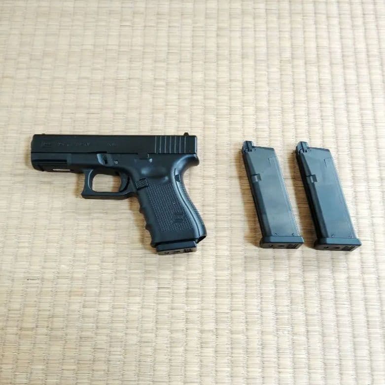 【東京マルイ】Glock 19 Gen 4 ガスガン マガジン2本付き