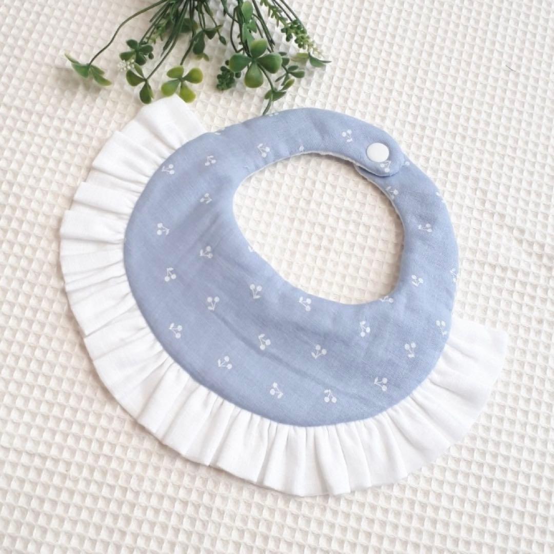 送料無料☆ コロンとしたスタイ（レース生地、さくらんぼ）