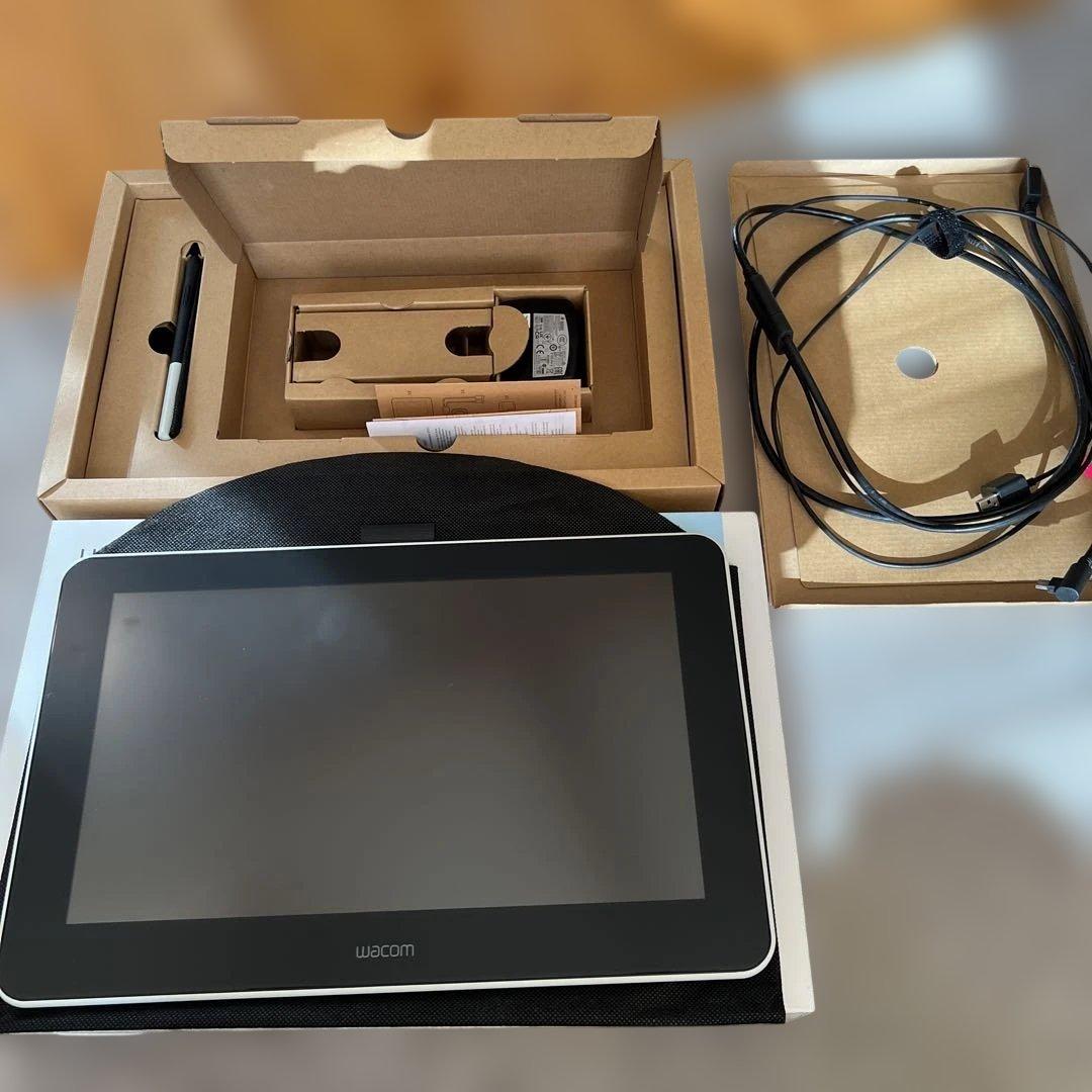 椿【極美品】Wacom One 液晶ペンタブレット 13.3型 液タブ