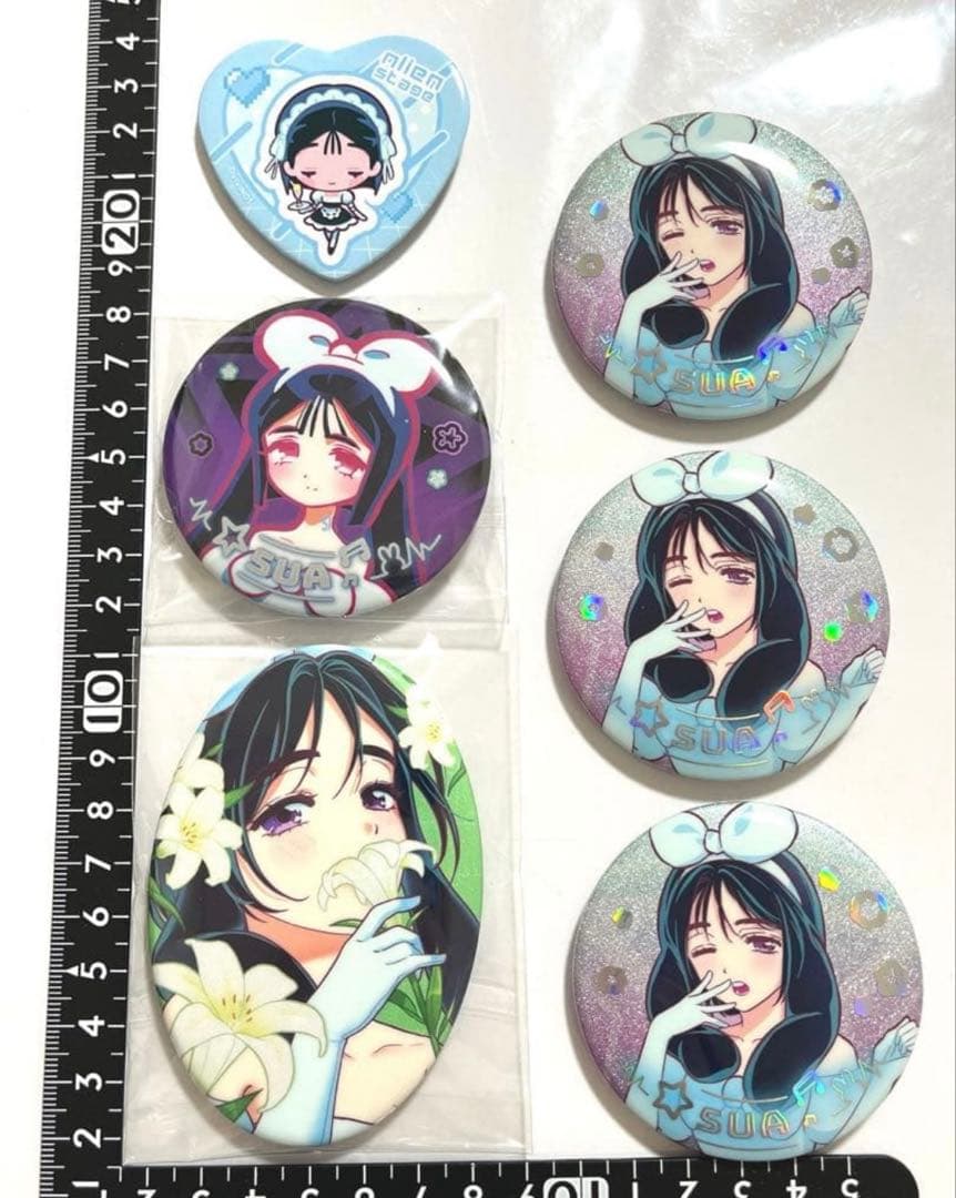 ALIEN STAGE ベビーフィギュア　缶バッジ　箔押しありぱしゃこれ　スア