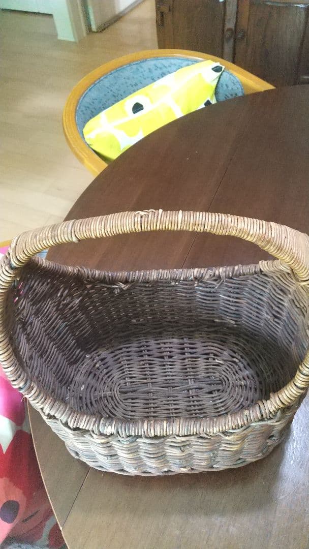 あけび 籠 色は ７枚目が近いです。