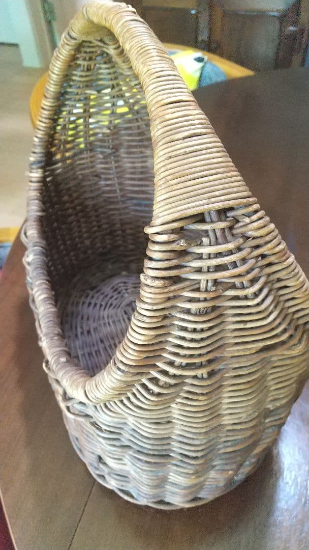 あけび 籠 色は ７枚目が近いです。