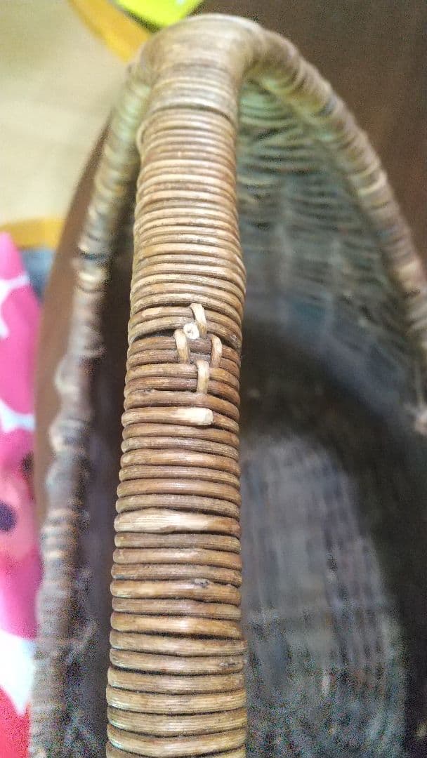 あけび 籠 色は ７枚目が近いです。