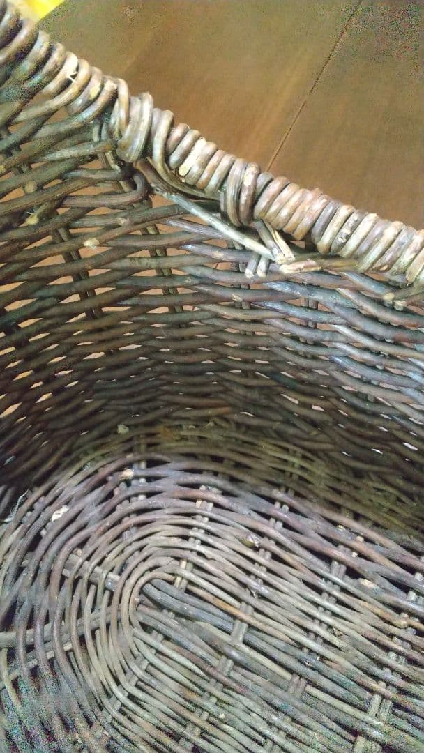 あけび 籠 色は ７枚目が近いです。