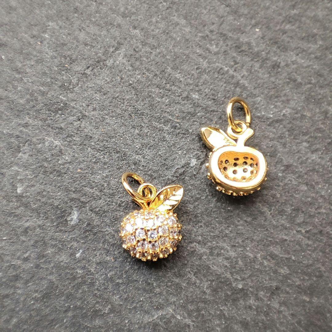 小さなりんごのジルコニアチャーム