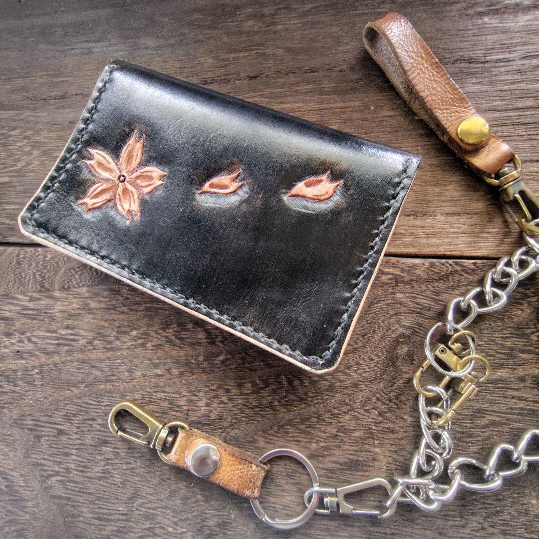 ミドルサイズ トラッカーウォレット 黒 手染め顔料仕上げ 桜