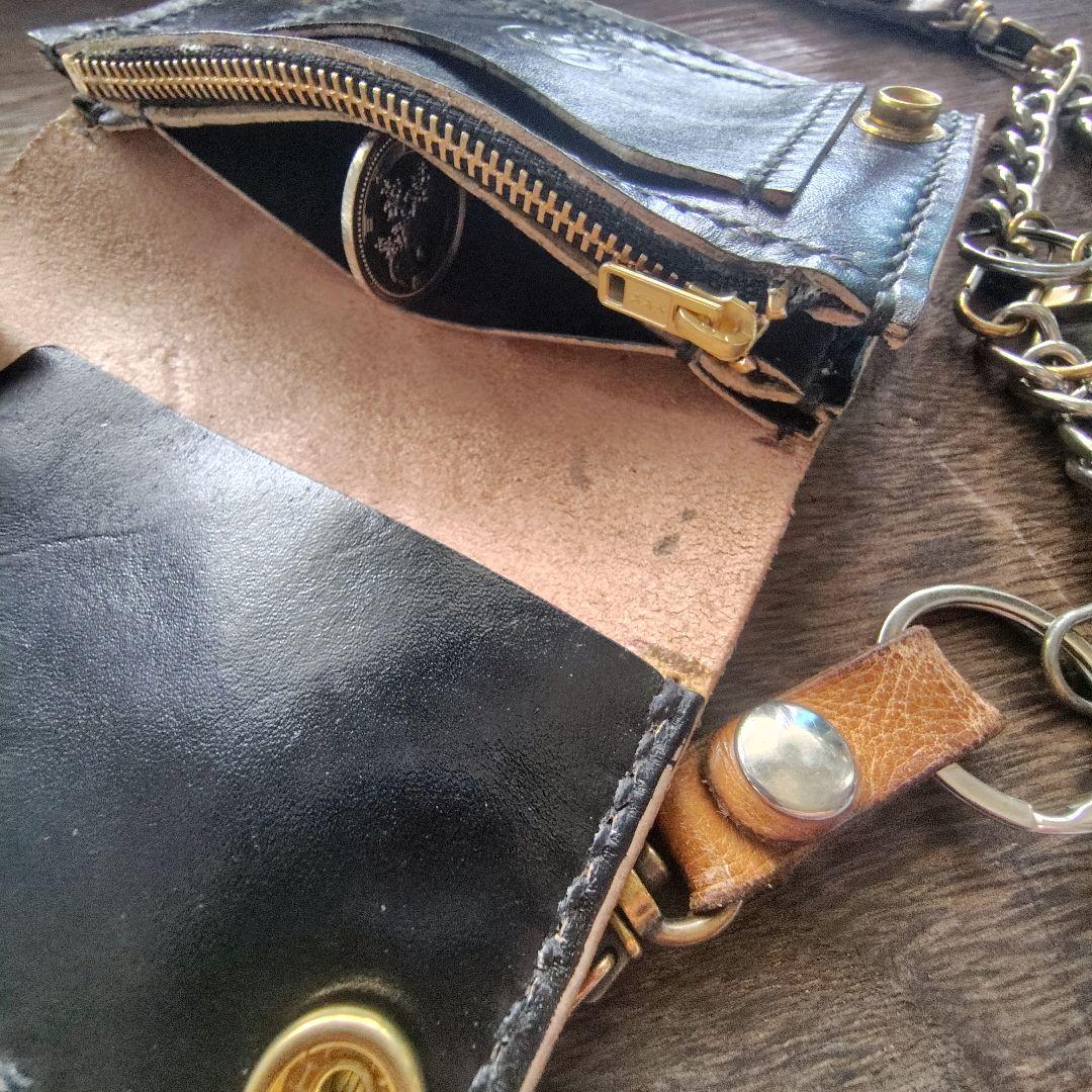 ミドルサイズ トラッカーウォレット 黒 手染め顔料仕上げ 桜