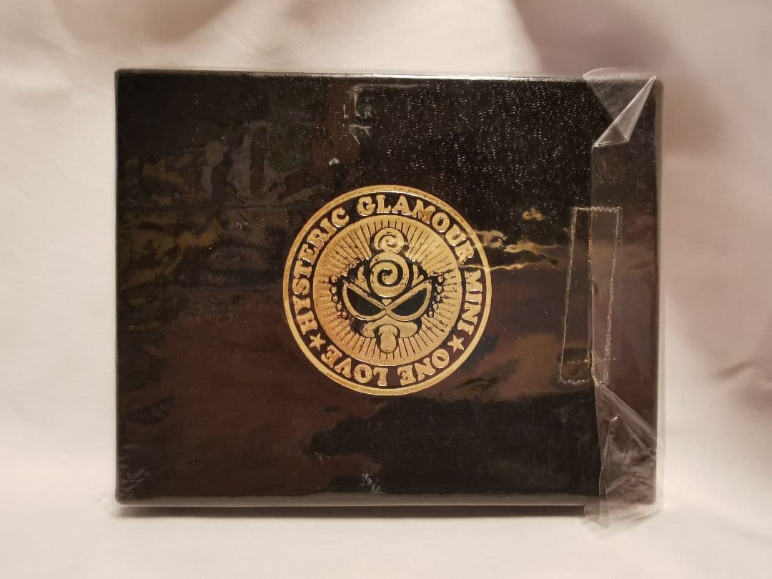 ヒスミニ　ピンバッジ　銀ボタン