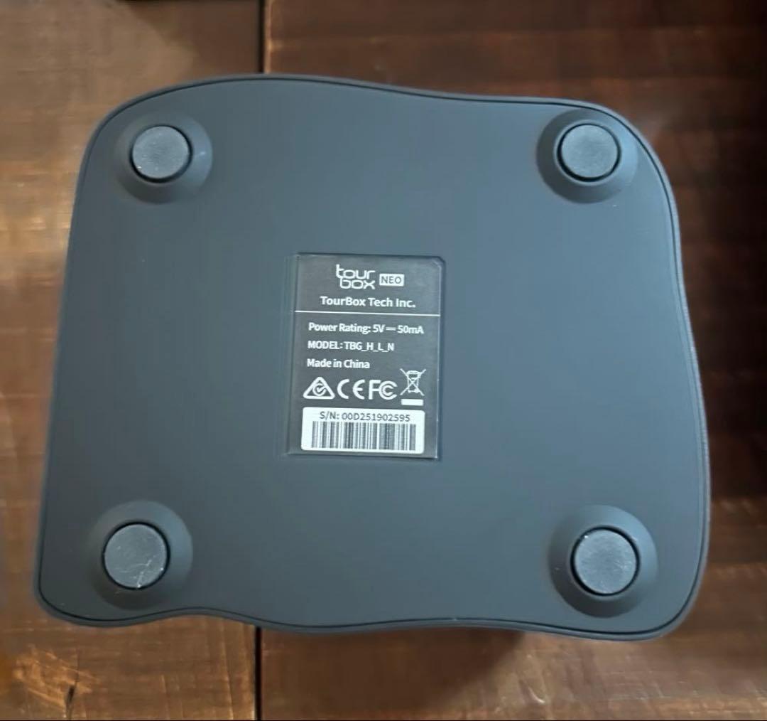 TourBox NEO クリエイター向けコントローラー　キャリーケース付き