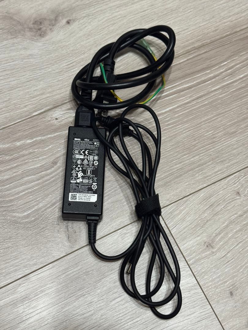 【特別価格】DELL Inspiron 5370 ノートpc 本体＆ACアダプタ