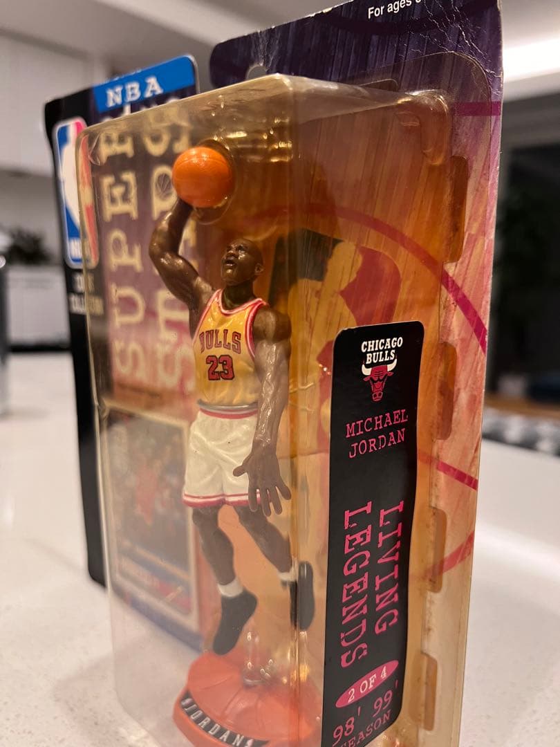【レア未開封】スーパースターNBA マイケル・ジョーダン（白ver）フィギュア