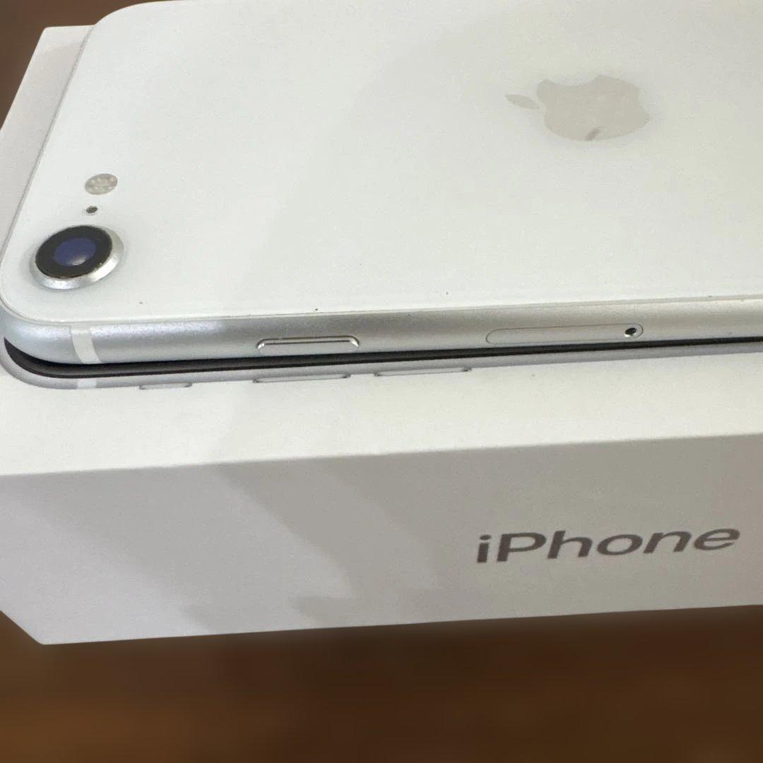 【美品】Apple iPhone SE (第2世代) ホワイト128GB