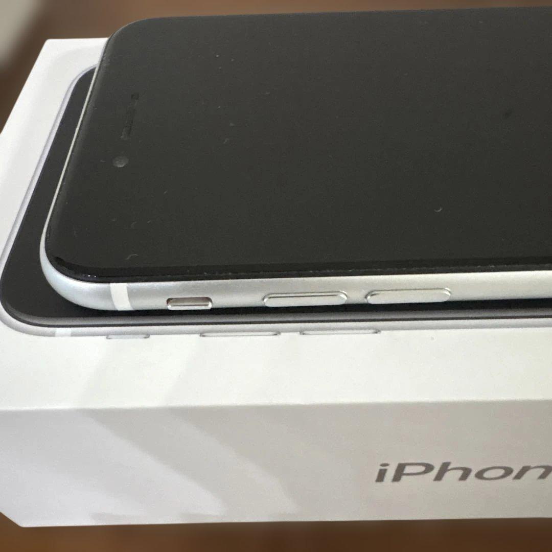 【美品】Apple iPhone SE (第2世代) ホワイト128GB